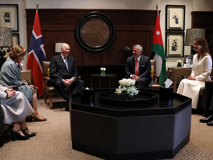 King Abdullah, Queen Rania, King Harald, Queen Sonja and Crown Prince Hussein meet for talks after the welcoming ceremony. Photo: Muhammad Hamed, Reuters / NTB scanpix